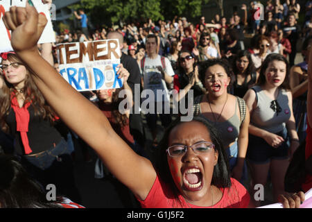 Sao Paulo, Brazil. 15th May, 2016. People take part in a protest against Brazil's interim President Michel Temer and the suspension of President Dilma Rousseff, in Sao Paulo, Brazil, May 15, 2016. Michel Temer took over the presidency Thursday from Brazil's first female President Dilma Rousseff, who was suspended from office for 180 days. © Rahel Patrasso/Xinhua/Alamy Live News Stock Photo