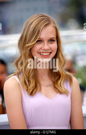 Cannes, France. 15th May, 2016. Actress Angourie Rice attends the photocall of 'The Nice Guys' during the 69th Annual Cannes Film Festival at Palais des Festivals in Cannes, France, on 15 May 2016. Photo: Hubert Boesl Credit:  dpa picture alliance/Alamy Live News Stock Photo