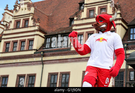 Leipzig, Germany. 16th May, 2016. Mascot 'Buli' of RB Leipzig celebrating the teams ascent to the first Bundesliga on the market square in Leipzig, Germany, 16 May 2016. PHOTO: JAN WOITAS/dpa/Alamy Live News Stock Photo