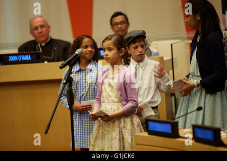 New York, USA. 16th May, 2016. International Day of Families begins in New York, USA. Credit:  Mark Sullivan/Alamy Live News Stock Photo