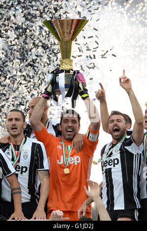 Turin, Italy. 14th May, 2016. (L-R) Leonardo Bonucci, Gianluigi Buffon, Andrea Barzagli (Juventus) Football/Soccer : Gianluigi Buffon of Juventus celebrates their league title with the trophy after the Italian 'Serie A' match between Juventus 5-0 UC Sampdoria at Juventus Stadium in Turin, Italy . © aicfoto/AFLO/Alamy Live News Stock Photo