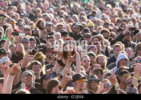 Somerset, Wisconsin, USA. 15th May, 2016. A female fan enjoys Hellyeah at Somerset Amphitheater during the Northern Invasion Music Festival in Somerset, Wisconsin © Daniel DeSlover/ZUMA Wire/Alamy Live News Stock Photo