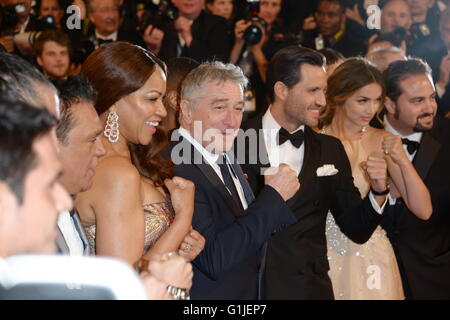 Cannes, France. 11th May, 2016. CANNES, FRANCE - MAY 16: Felicidad, Former Boxer Roberto Duran, actors Robert De Niro, Grace Hightower, Usher and Edgar Ramirez attend the 'Hands Of Stone' premiere during the 69th annual Cannes Film Festival at the Palais des Festivals on May 16, 2016 in Cannes, France. © Frederick Injimbert/ZUMA Wire/Alamy Live News Stock Photo