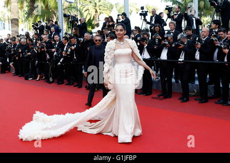 Cannes, France. 16th May, 2016. Sonam Kapoor attends the premiere of 'Loving' during the 69th Annual Cannes Film Festival at Palais des Festivals in Cannes, France, on 16 May 2016. Credit:  dpa picture alliance/Alamy Live News Stock Photo