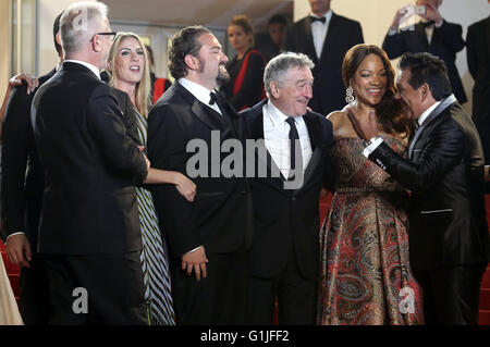 Harvey Weinstein, Claudine Jakubowicz, Jonathan Jakubowicz, Robert De Niro, Grace Hightower and Roberto Duran attending the 'Hands of Stone' premiere during the 69th Cannes Film Festival at the Palais des Festivals in Cannes on May 16, 2016 | usage worldwide/picture alliance Stock Photo