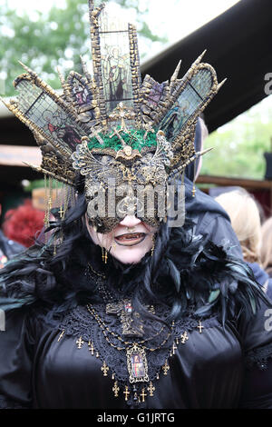 Lady in black outfit with ornate head-dress at the Goth Festival (Gotik-Wave-Treffen) Leipzig, Germany, 13th - 15th May 2016 Stock Photo