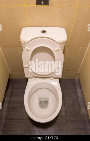 A clean white toilet bowl inside a bathroom Stock Photo - Alamy