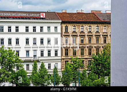 Vienna, Ringstraße, Palais and classical figure Stock Photo