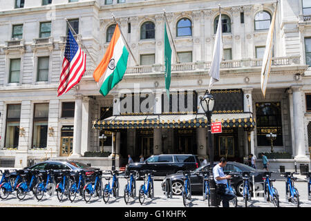 Plaza Hotel Entrance and Citibike Bike Sharing Station, Grand Army Plaza, NYC, USA Stock Photo