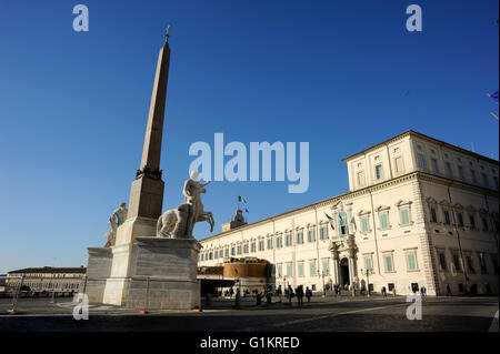 Italy, Rome, fountain of Monte Cavallo with the statues of Castor and Pollux, obelisk and Quirinal palace Stock Photo