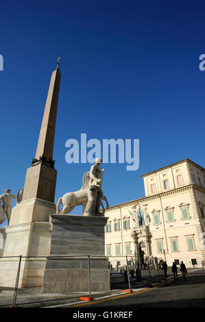 Italy, Rome, fountain of Monte Cavallo with the statues of Castor and Pollux, obelisk and Quirinal palace Stock Photo