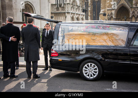Pallbearers and coffin at Tony Benn's funeral Stock Photo