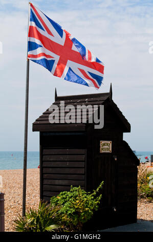 The smoke house hut on Brighton seafront outside Jack and Linda Mills fish shop Stock Photo