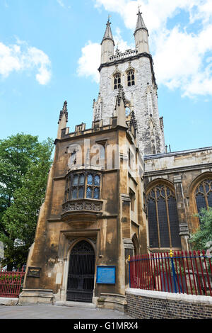 Church Of The Holy Sepulchre Known As St Sepulchre-Without-Newgate Holborn Viaduct London UK Stock Photo