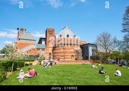 Families Relaxing Outside The Swan Theatre Stratford-Upon-Avon Warwickshire UK Stock Photo