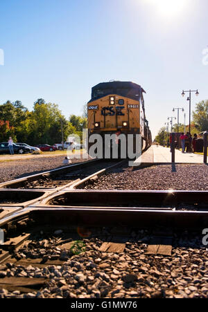 desiel train, locomotive, deaiel locomotive,CSX train traveling through the cross roads in Hamlet North Carolina Stock Photo