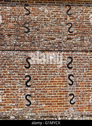 " S " shaped brickwork supports in building Stock Photo