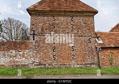" S " shaped brickwork supports in building Stock Photo