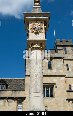 Turnbull Dial / Pelican Sundial in the main quadrangle in Corpus Christi college. Oxford University, England Stock Photo