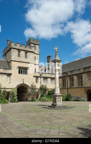 Turnbull Dial / Pelican Sundial in the main quadrangle in Corpus Christi college. Oxford University, England Stock Photo