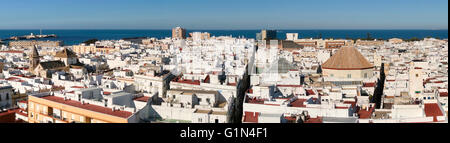 Cadiz, Costa de la Luz, Cadiz Province, Andalusia, southern Spain. Panoramic view of the old quarter seen from the Torre Tavira. Stock Photo