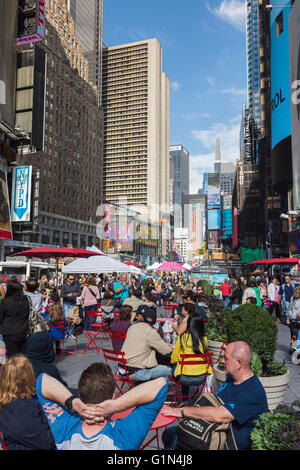 New York, New York State, United States of America.  People relaxing in Times Square.  Street life. Stock Photo