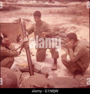 Australian 81mm Mortar Crew 5th Battalion Royal Australian Regiment Phuoc Tuy Province South Vietnam 1969 Stock Photo