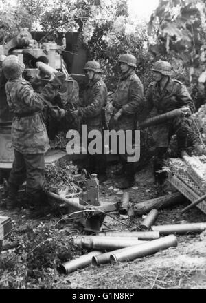 German Soldiers Load 88mm Artillery Anti Tank Gun Normandy France 1944 Stock Photo