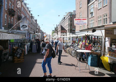Street vendors and people shopping at busy Albert Cuyp Market, de Pijp borough, Oud Zuid district, Amsterdam, Netherlands Stock Photo