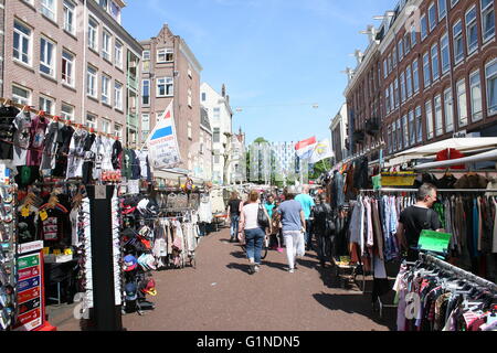 Street vendors and people shopping at busy Albert Cuyp Market, de Pijp borough, Oud Zuid district, Amsterdam, Netherlands Stock Photo