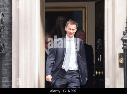 London, UK, 17th May 2016, Jeremy Hunt MP, Health Secretary, leaves 10 Downing Street Credit:  Ian Davidson/Alamy Live News Stock Photo