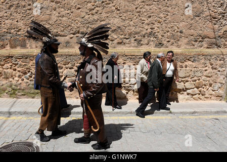 Almazán, Spain. 17th May, 2016. Men pictured wearing a hat decorated with vulture feathers and a tail of fox, representing an invincible shepherd that protects flocks of sheep from wolves, pictured during the celebration of ‘El Zarrón' in Almazán, north of Spain. Credit:  Jorge Sanz/Pacific Press/Alamy Live News Stock Photo