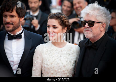 Cannes, France. 17th May, 2016. Actor Daniel Grao, Actress Adriana Ugarte and Director Pedro Almodova at the gala screening for the film Julieta at the 69th Cannes Film Festival, Tuesday 17th May 2016, Cannes, France. Credit:  Doreen Kennedy/Alamy Live News Stock Photo