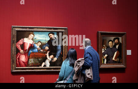 London, UK. 19th Nov, 2014. File Photo taken on Nov. 19, 2014 shows people visiting the National Gallery in London, Britain. International Museum Day is celebrated every year on or around May 18 under the coordination of the International Council of Museums (ICOM). © Han Yan/Xinhua/Alamy Live News Stock Photo