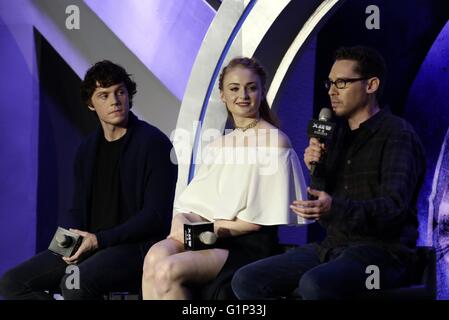 L to R) Actress Sophie Turner, actor Evan Peters, director Simon Kinberg,  Michael Fassbender and actor Tye Sheridan, attend a red carpet for the film  X-Man: Dark Phoenix world premiere at the