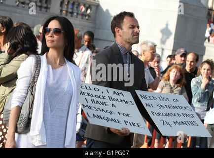 LONDON, UK - JULY 10, 2013: Lucy Liu and Jonny Lee Miller sighting on set filming Elementary in Trafalgar Square in London Stock Photo