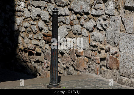 Royal Mile Edinburgh. Anchor close entrance. Scotland Stock Photo