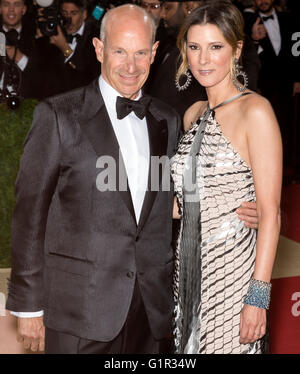 New York City, USA - May 2, 2016: Jonathan Tisch and Lizzie Rudnick attend the 2016 Met Gala Stock Photo