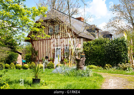 Half-timbered farmhouse in pretty French village of Beuvron-en-Auge, Pays d'Auge region of Normandy Stock Photo