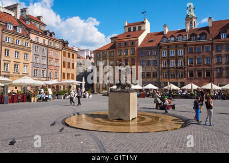 The Mermaid fountain in the centre of the Old Town Square in Warsaw, Poland Stock Photo