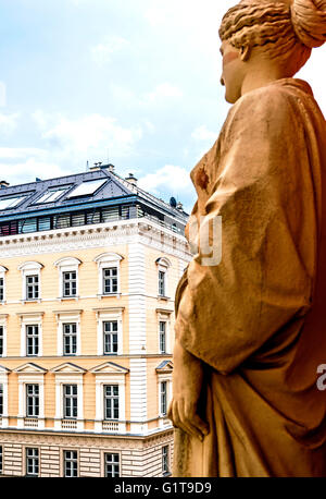 Vienna, Ringstraße, Palais and classical figure Stock Photo