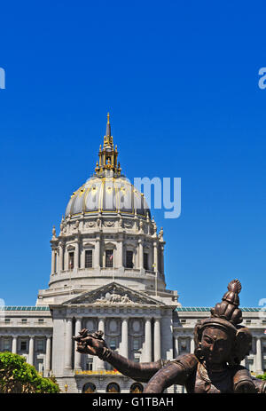 San Francisco: Three Heads Six Arms, a sculpture by Zhang Huan, and the City Hall, the seat of government for the City and County of San Francisco Stock Photo
