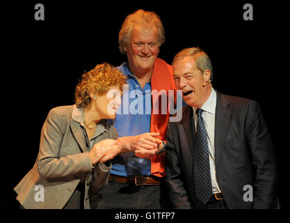 Nigel Farage, right with Kate Hoey MP and owner of Wetherspoons Tim Martin at a debate on Europe Stock Photo