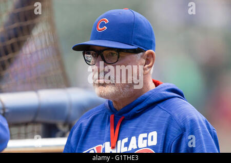 Milwaukee, WI, USA. 18th May, 2016. Chicago Cubs manager Joe Maddon #70 prior to the Major League Baseball game between the Milwaukee Brewers and the Chicago Cubs at Miller Park in Milwaukee, WI. John Fisher/CSM/Alamy Live News Stock Photo