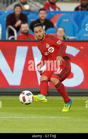Toronto, Canada. 18th May, 2016. Mo Babouli (11) of Toronto FC passes the ball during the MLS regular season game between Toronto FC and New York City FC held at BMO Field in Toronto, Canada on May 18, 2016. Credit:  Cal Sport Media/Alamy Live News Stock Photo