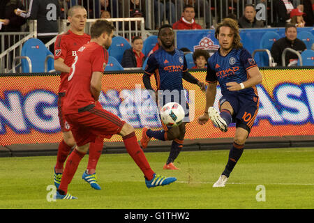 Toronto, Canada. 18th May, 2016. Mikkel Diskerud (10) of New York City FC centres the ball during the MLS regular season game between Toronto FC and New York City FC held at BMO Field in Toronto, Canada on May 18, 2016. Credit:  Cal Sport Media/Alamy Live News Stock Photo