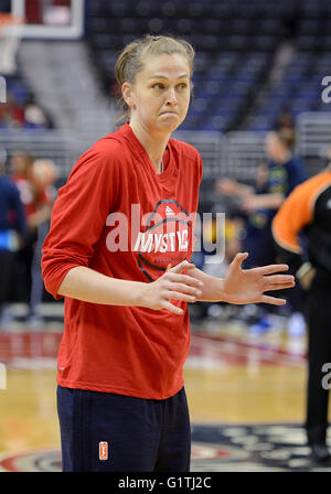 Washington, DC, USA. 18th May, 2016. 20160518 - Washington Mystics center EMMA MEESSEMAN (33), from Belgium, warms up before the WNBA game against the Dallas Wings at the Verizon Center in Washington. © Chuck Myers/ZUMA Wire/Alamy Live News Stock Photo