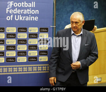 Kiev, Ukraine. 19th May, 2016. Head coach of the Ukrainian national soccer team Mikhail Fomenko attends a press conference in Kiev, Ukraine, May 19, 2016. Mikhail Fomenko called the list of players who will be invited in the national team before Euro 2016. 19th May, 2016. Credit:  Anatolii Stepanov/ZUMA Wire/Alamy Live News Stock Photo