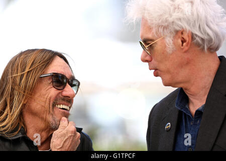 Cannes, France. 19th May, 2016. Director Jim Jarmusch (R) and singer Iggy Pop pose during a photocall for the film 'Gimme Danger' out of competition at the 69th Cannes Film Festival in Cannes, France, May 19, 2016. Credit:  Jin Yu/Xinhua/Alamy Live News Stock Photo