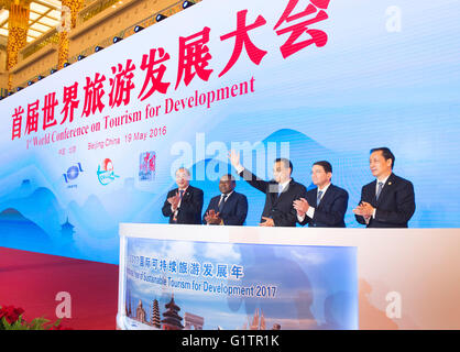 Beijing, China. 19th May, 2016. Chinese Premier Li Keqiang (C) attends the opening ceremony of the First World Conference on Tourism for Development in Beijing, capital of China, May 19, 2016. © Xie Huanchi/Xinhua/Alamy Live News Stock Photo